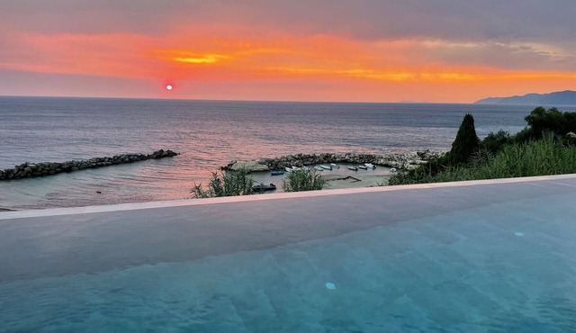 ARCHANGELO BAY, incredible view, direct access to the beach, absolute peace and quiet