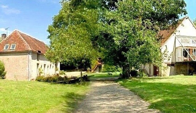 Architect house in the countryside, 1h50 h from Paris, ideal for relaxation