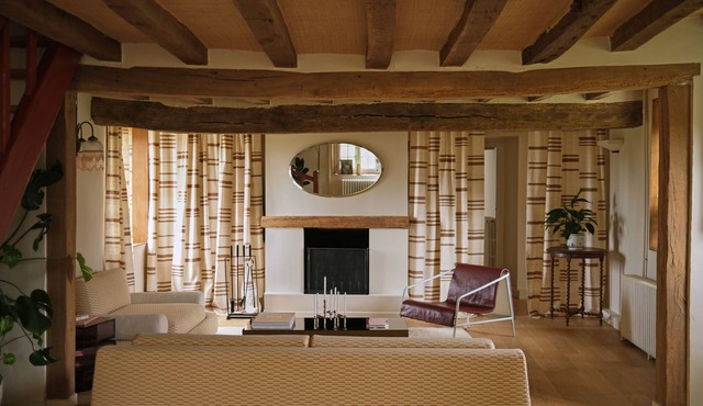 Architect-designed house 1h from Paris for 10 people