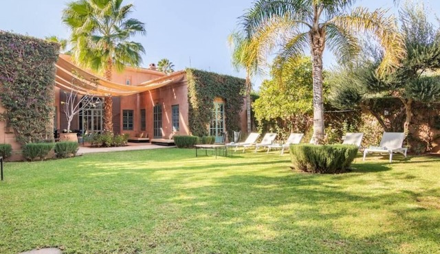 Architect-designed Boccara villa with private garden, pool and Jacuzzi not overlooked