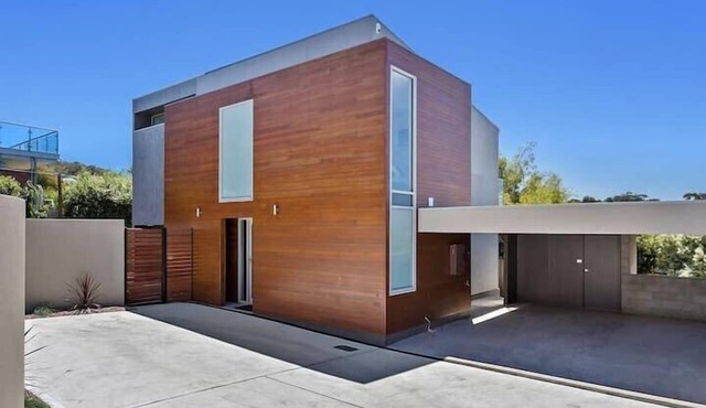 Architect Designed Coastal Retreat with Views.