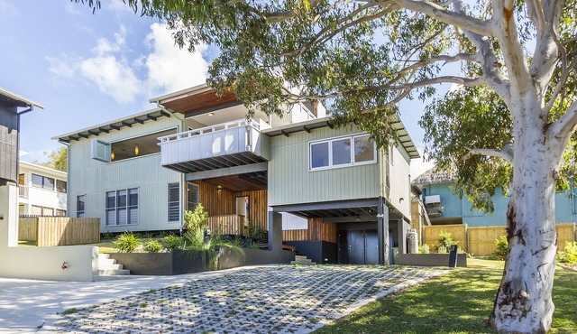 Architect designed 4 bedroom house with ocean and bush views.