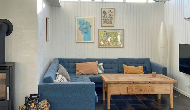 Architect-designed cottage by the water