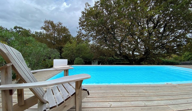 Architect-designed house with pool 10 minutes from Bordeaux in prime location