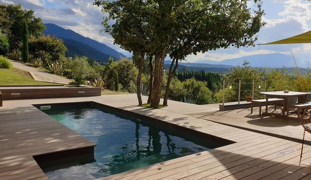 Architect-designed house with panoramic view