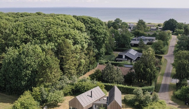 Architect-designed house near Dyngby Beach