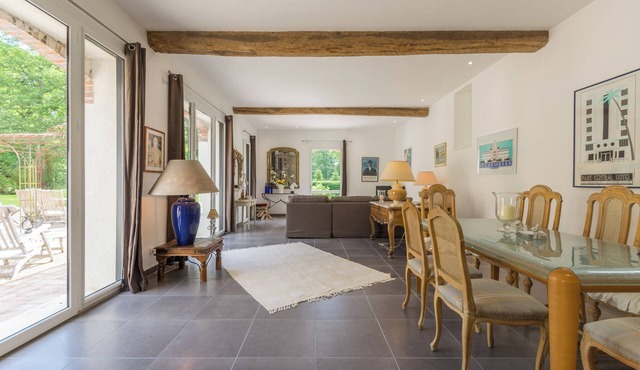 Architect-designed house for 8 people set in greenery. Near Rambouillet, Paris