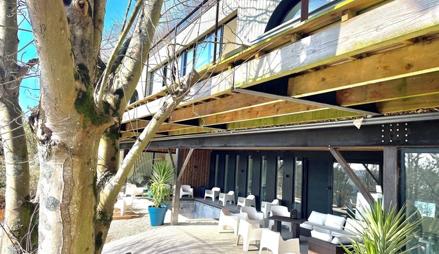 Architect-designed villa, year-round heated pool, 2 minutes from the sea in HOULGATE