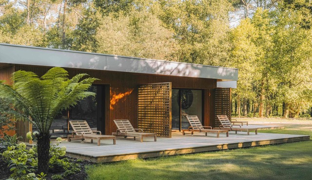 Architect-designed villa - 5 suites - Heated pool - Padel - Lake