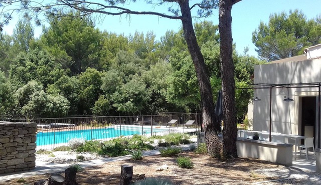 Architect-designed villa in Provence ! swimming -pool.