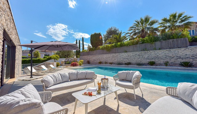 Architect-Designed Villa with Heated Pool for 10 Guests!