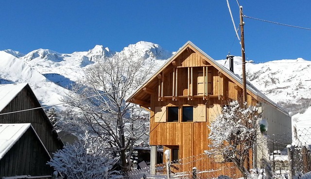 Architect-designed chalet in the heart of the old village