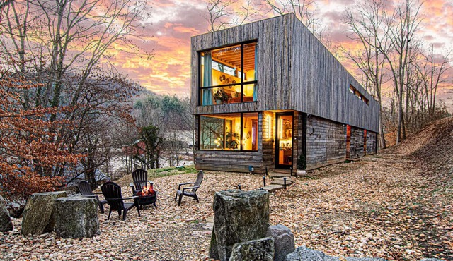 Architect-inspired home, Sauna, Hot Tub, Fire Pit, Heated Deck, Swings, near AVL