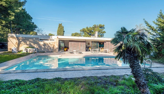 Architect villa, pool & peaceful garden