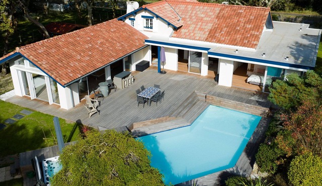 Architect villa with pool, Wi-Fi, near the beach