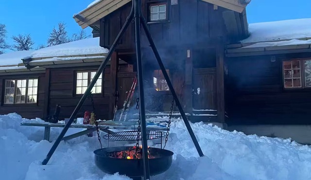 Architects-designed winter cabin at 980MASL. CC ski trails and sledding 20m away