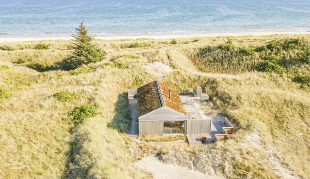 Architectural gem with sea view in Ålbæk