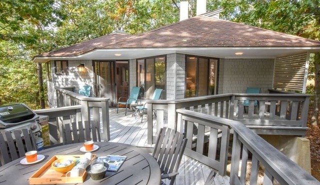 Architectural home near Drummer Cove! AC!