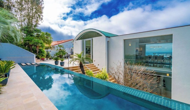 Architectural Masterpiece Overlooking La Jolla