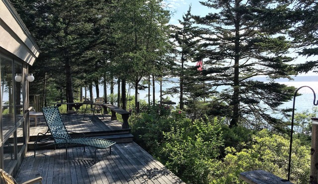 Architectural waterfront home. Wake up by the sea!