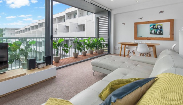 Architecturally Designed Townhouse + Aircon and Carpark