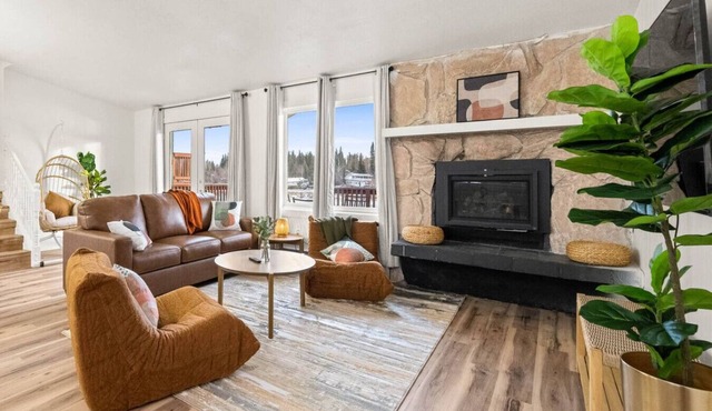 Arctic Glow River Modern 4BR Aurora with Sauna