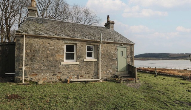 ARDPATRICK SOUTH LODGE, pet friendly, with open fire in Tarbert