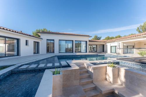 Aria Blue - Spacieuse - Climatisée - Piscine