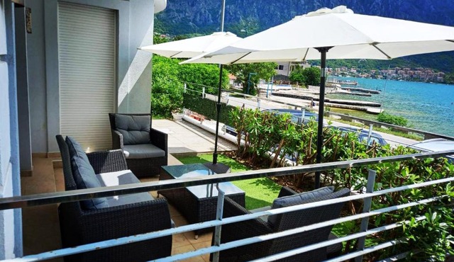 Ariya mare apartman Risan Montenegro, na plaži
