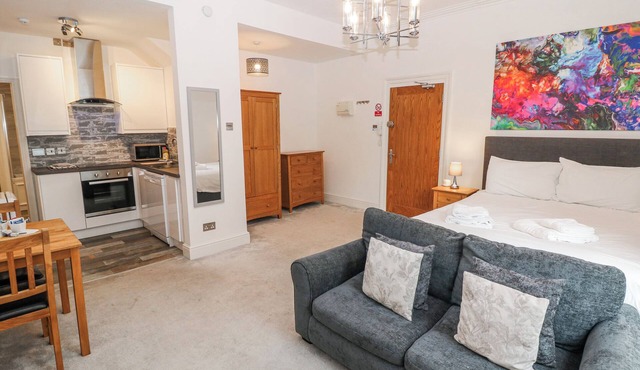 ARKWRIGHT, pet friendly, with a garden in Matlock Bath