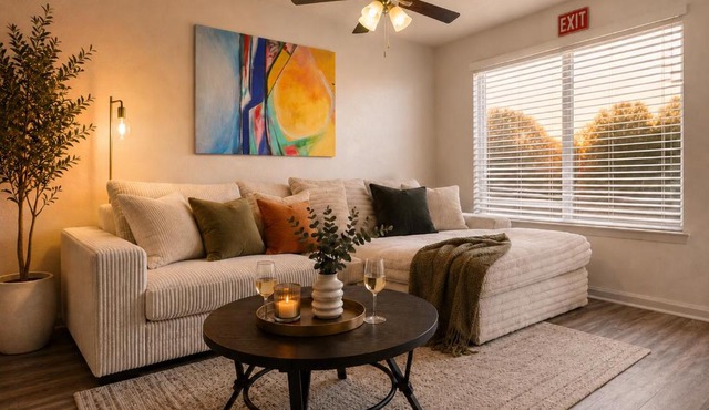 Arlington 2BR Apartment - 8 Min Walk to AT&T Stadium - Parking