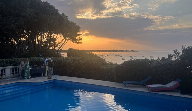 Armor Steredenn.Bois de la Chaise. Sea view and direct private access to the beach
