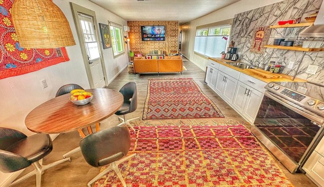 Art-filled retreat 15 mins from Sedona