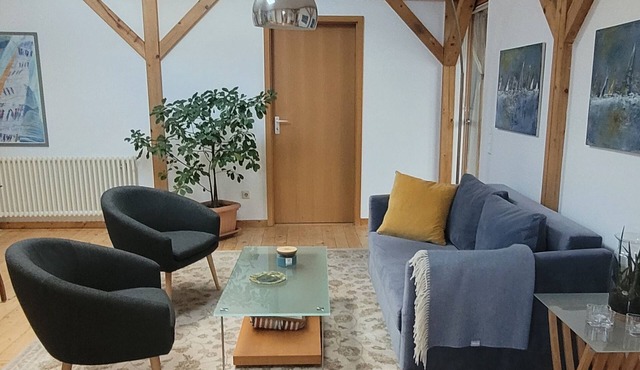 Art meets the Classical City - Sunny Roof Apartment in Weimar's Best Location
