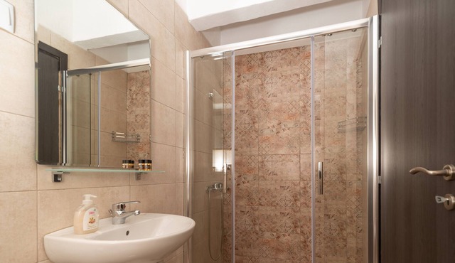 Artemis -Traditional stone built studio apartment