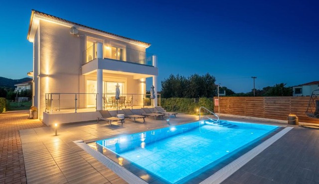Artemon New Luxury Villa