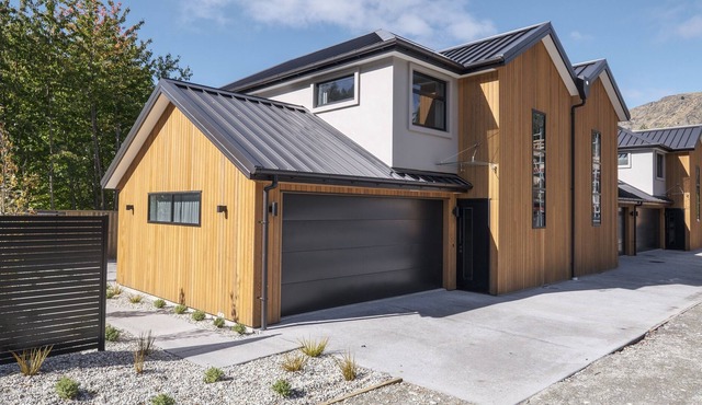 ARTHURS POINT QUEENSTOWN VILLA - HOLIDAY HOME in Queenstown