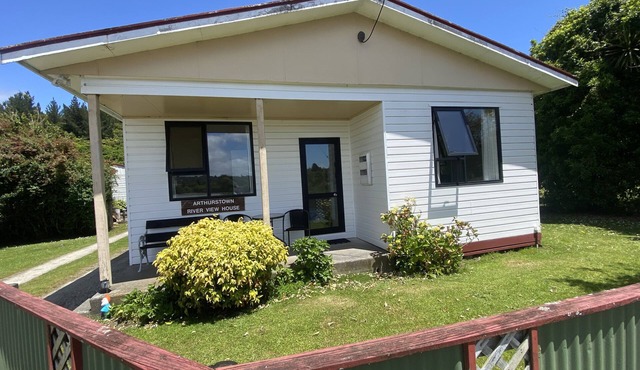 Arthurstown Rd Riverview Holiday house Hokitika Spacious house sleeps 8.
