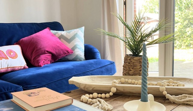 Artistic, Bright & Spacious 3 Bedroom Home