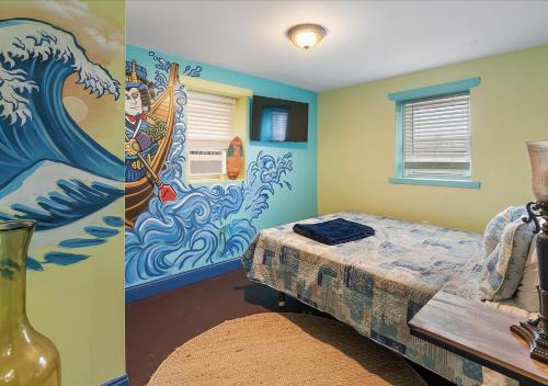 Artistic Oceanfront 2 Bedroom on the beach, Parking Beach Badges fun for all ages