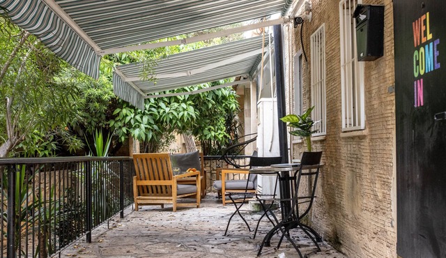 Artistic Vibes Green Studio by Sea N' Rent