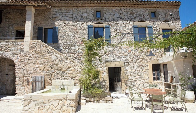 Artists retreat in historic Belvézet farmhouse
