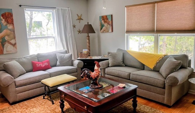 Artist’s Retreat-Pet Friendly-Minutes to Historic Savannah & Tybee-2BR/1BA-Quiet
