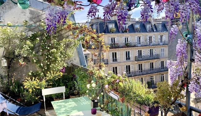 Arty Flat With Terrace in the Heart of Paris