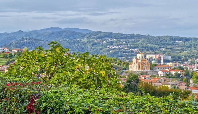 Arzignano Charm: Modern Home With Parking!