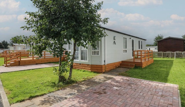 ASH, pet friendly, with a garden in Denny