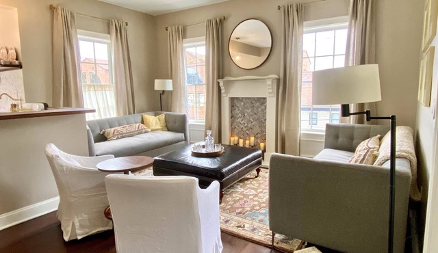 "Ashby-Randall": Riverview Getaway Downtown Mystic