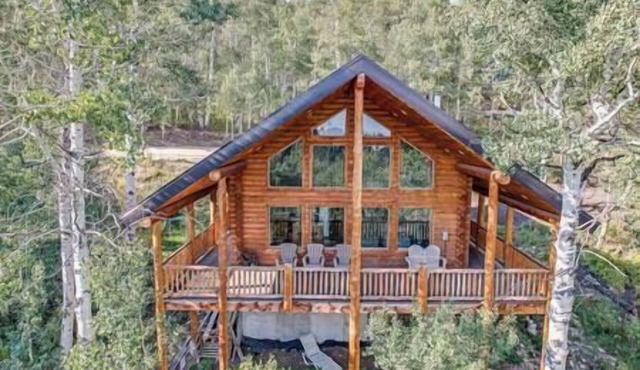 Aspen Grove Cabin Above Park City with Hot Tub