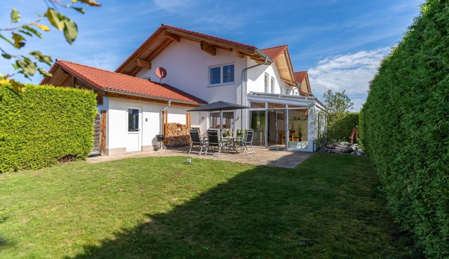 Astara- complete house in prime location with private garden