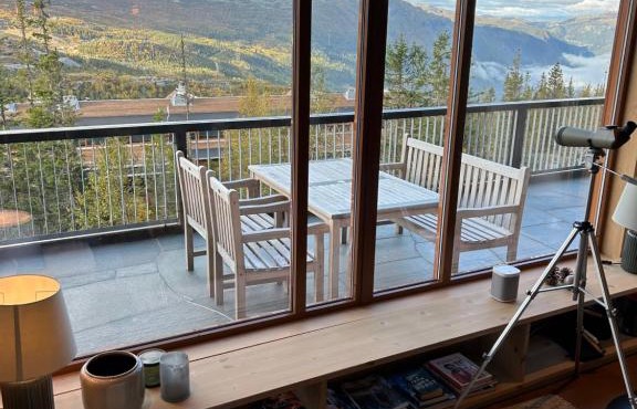 Astonishing Mountain Lodge at the top of Gaustablikk, 25m2 west facing terrace, 3 bedrooms
